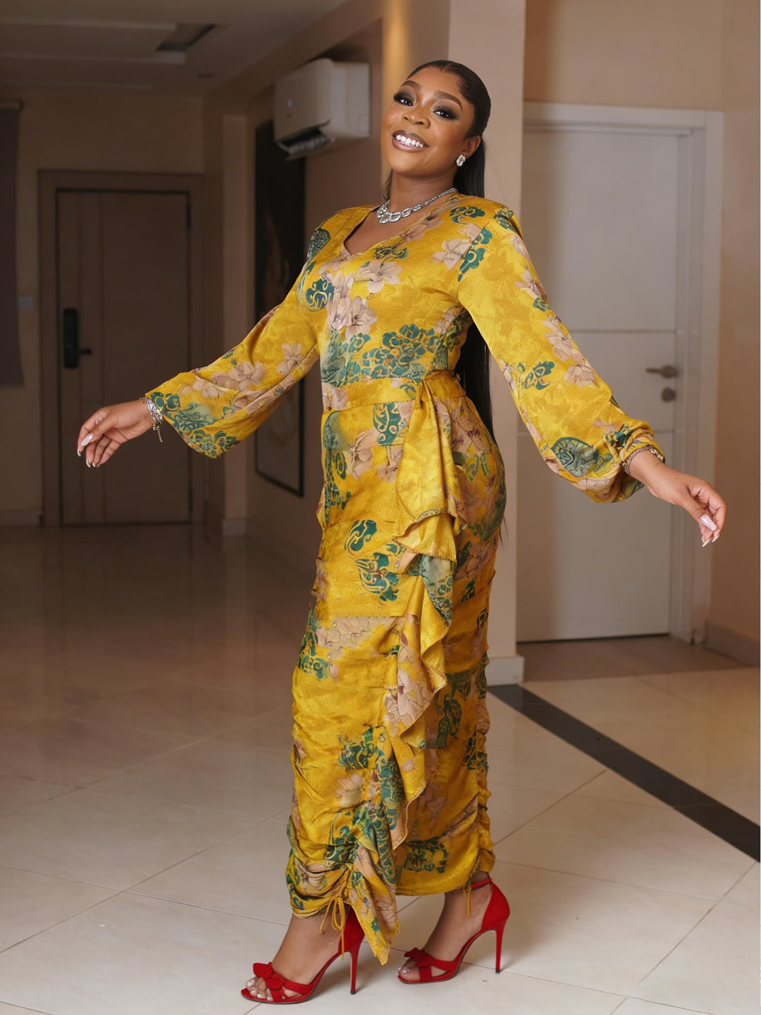 Chic Floral Print Ruched Midi Dress